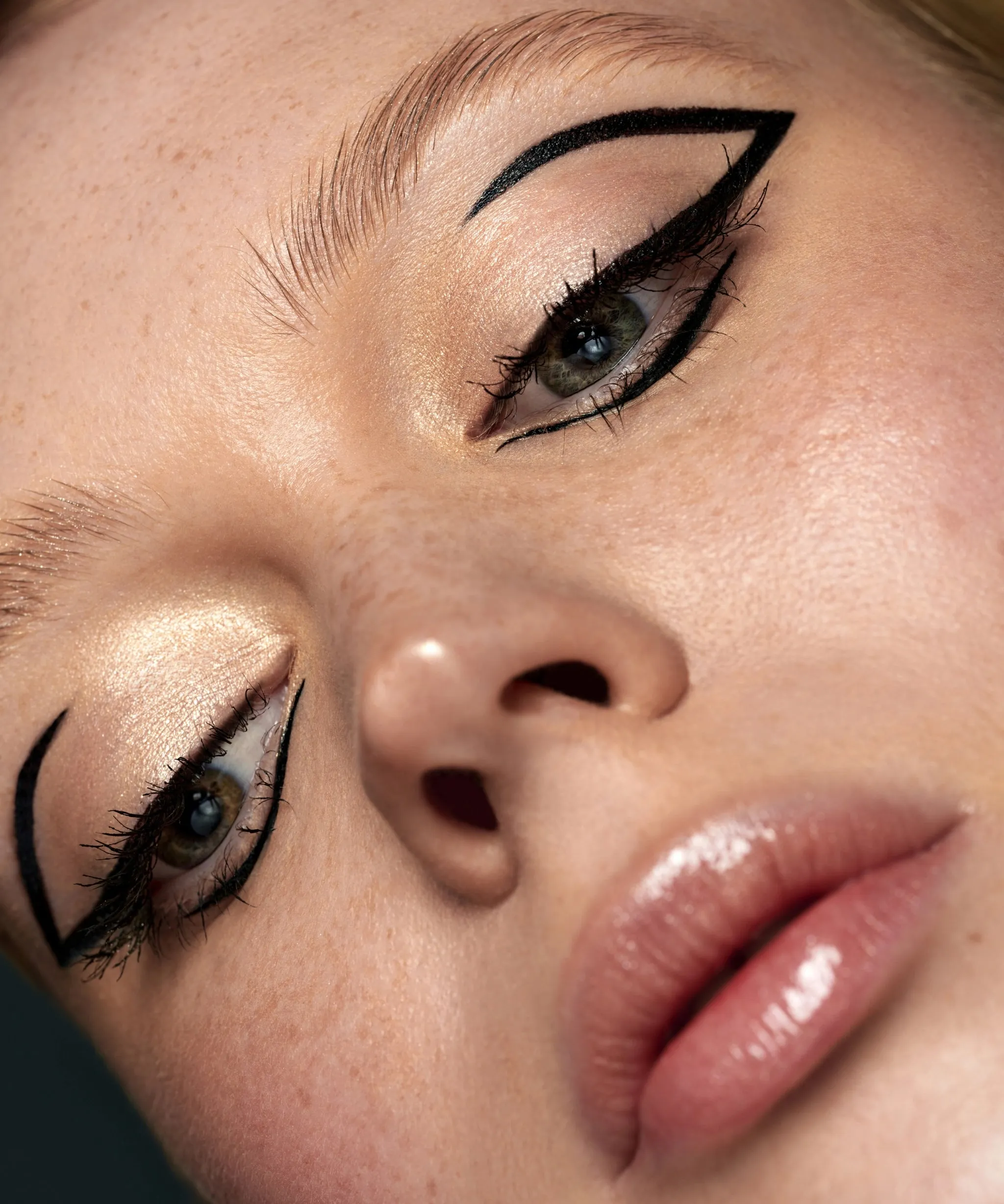 Black Eyeliner with Soft Brush